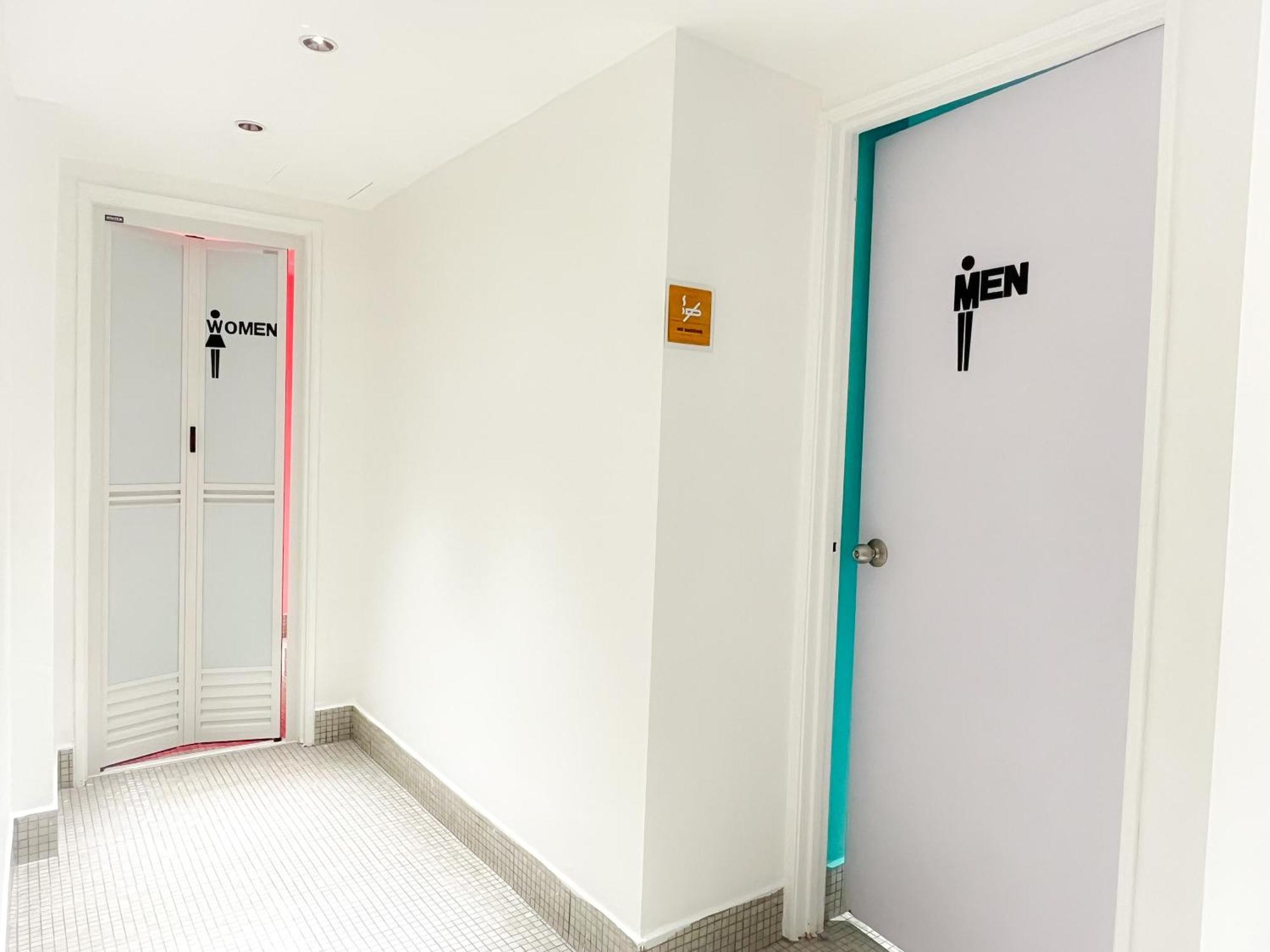 Sleep Box Penang Hotell George Town Exteriör bild